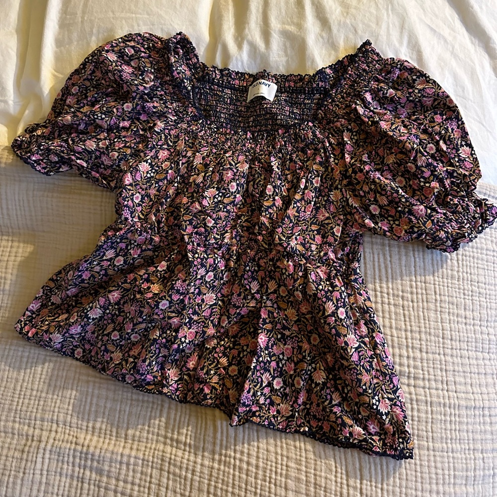 Old navy- cottage style floral top
